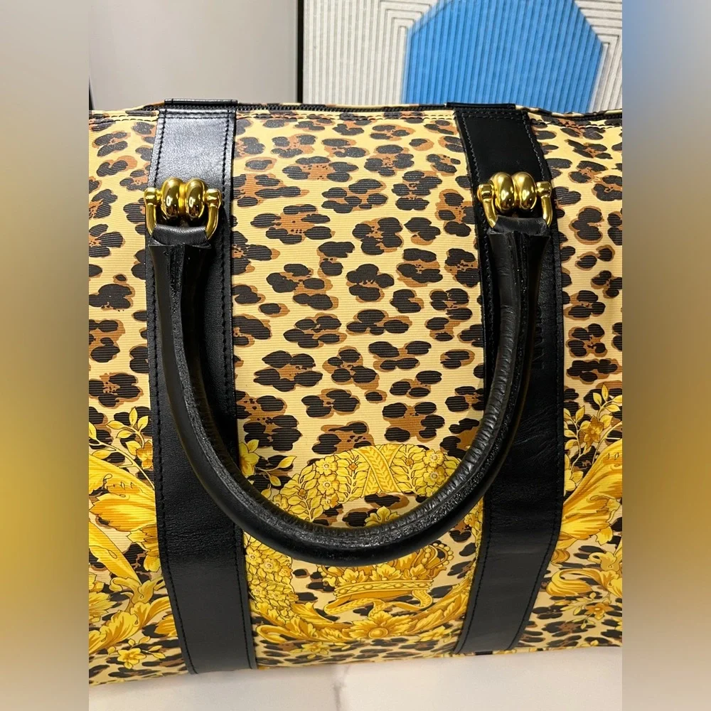 ⭐️SOLD⭐️ VERSACE DUFFLE BAG - Picture 9 of 16